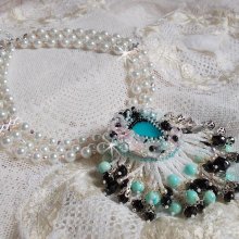 Collana Océane ricamata con perle rotonde marmorizzate in azzurro e nero 